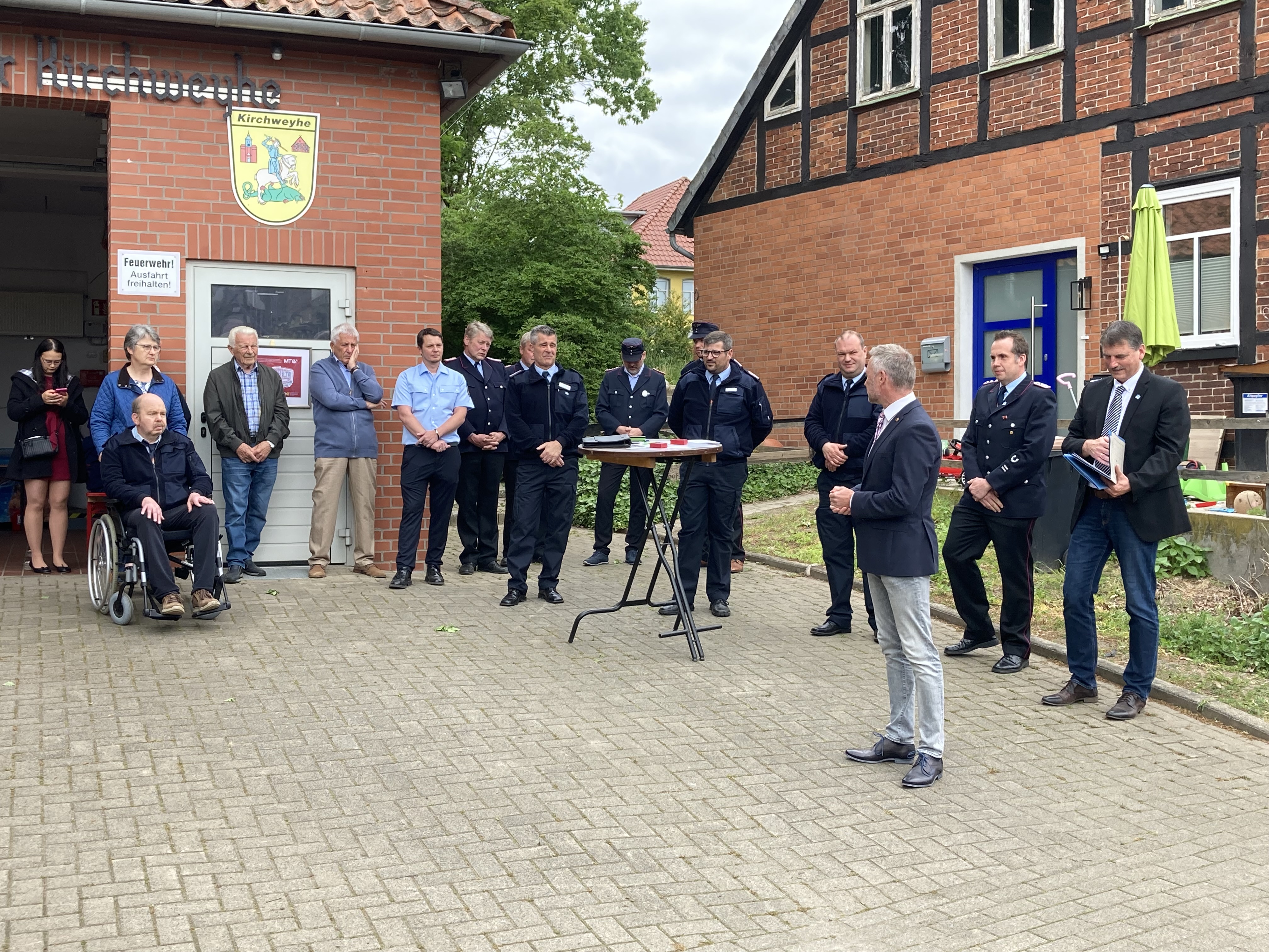 Jürgen Markwardt bedankt sich bei Norbert Kuhlmann.